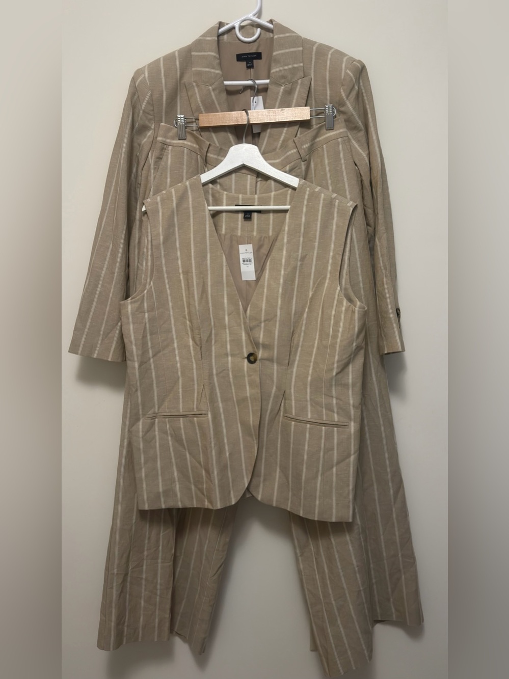 Ann Taylor NWT 3-Piece Linen Blend Suit Size 14 Ivory Beige Pinstripe